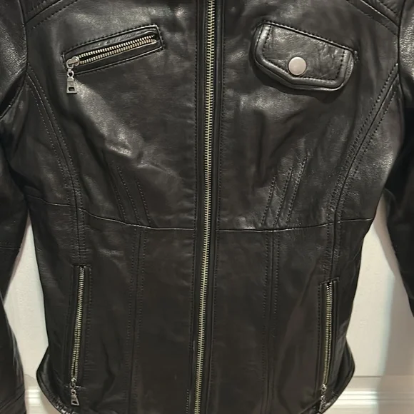 Leather jacket - Picture 4 of 8